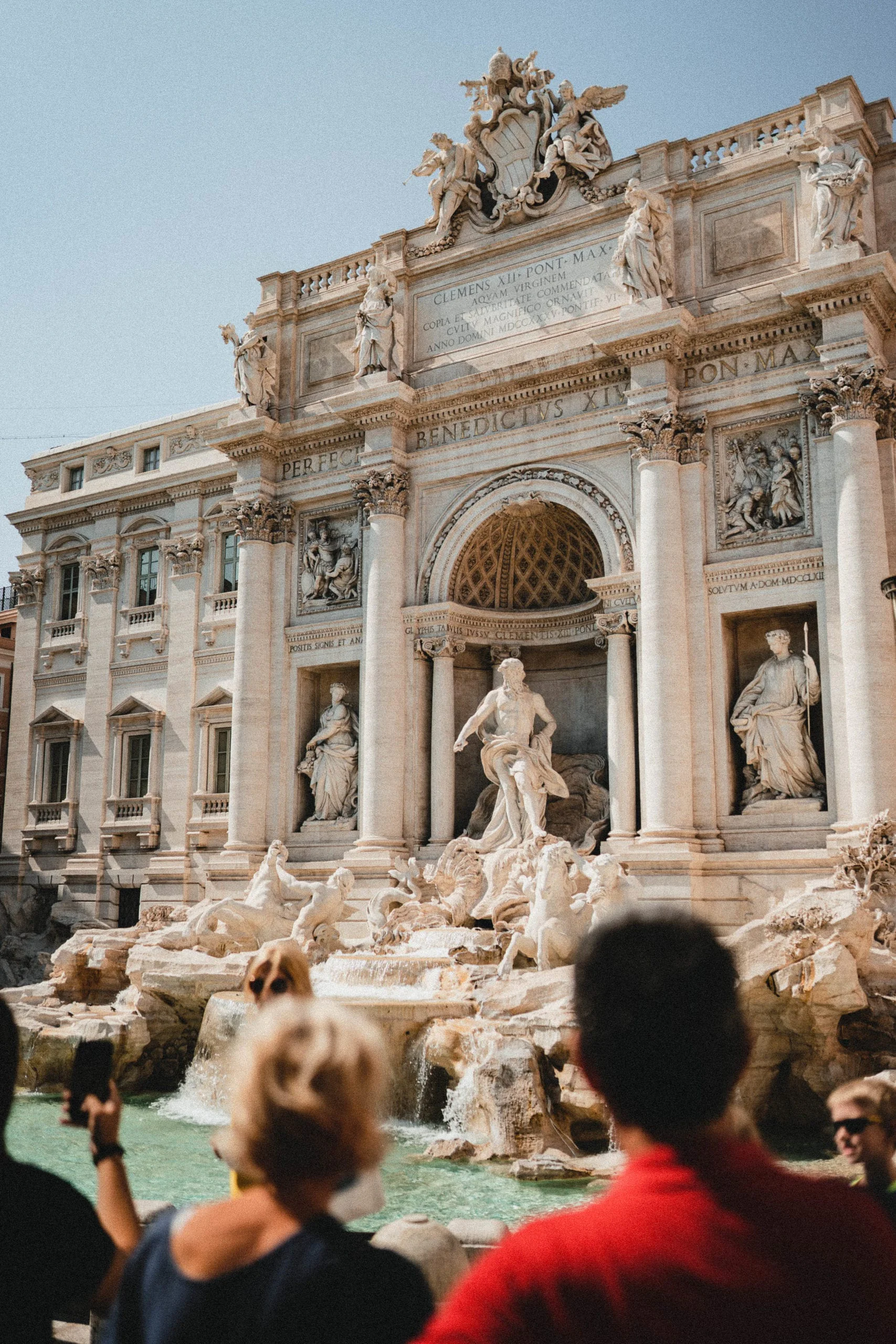 Vista_della_fontana_di_trevi_in_viaggio_con_Militem_Ferox_Luxury_car_Lusso_e_design_Made_in_Italy_grinta_e_solidità_dei_fuoristrada_americani